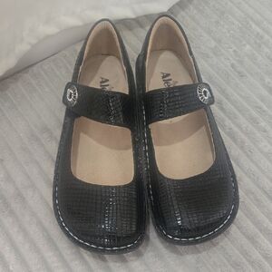 Alegria Textured Black Mary Jane Flats